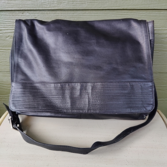 Cole Bags Cole Black Soft Leather Classic Laptop